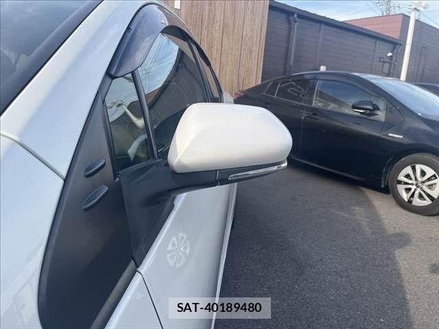Toyota PRIUS 2019-03 8881622-24