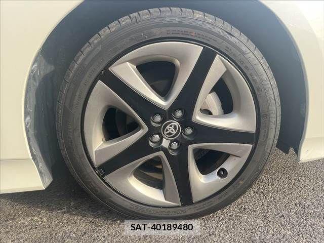 Toyota PRIUS 2019-03 8881622-26