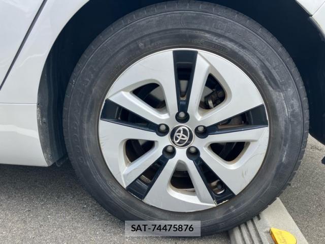 Toyota PRIUS 2018-12 8881632-12