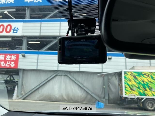 Toyota PRIUS 2018-12 8881632-15