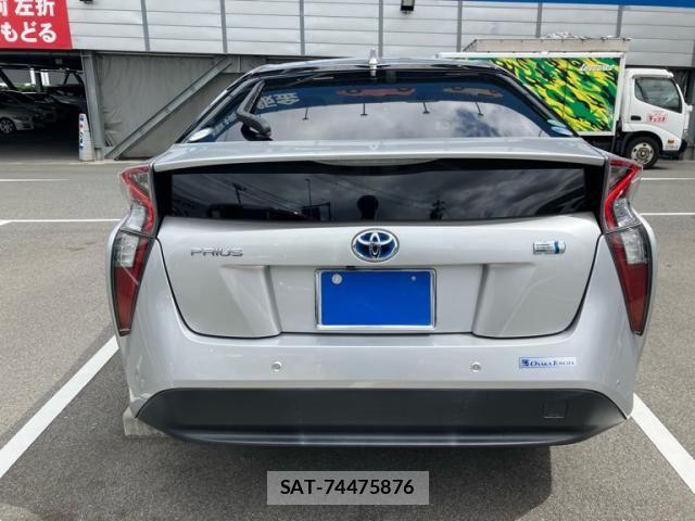 Toyota PRIUS 2018-12 8881632-1