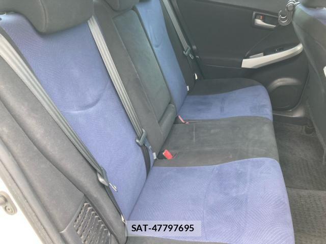 Toyota PRIUS 2013-12 8881673-14