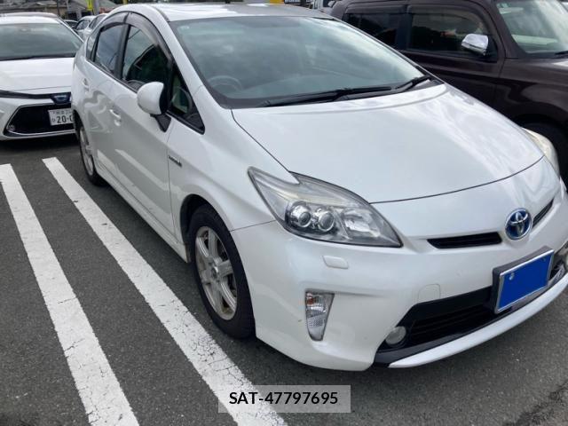 Toyota PRIUS 2013-12 8881673-1