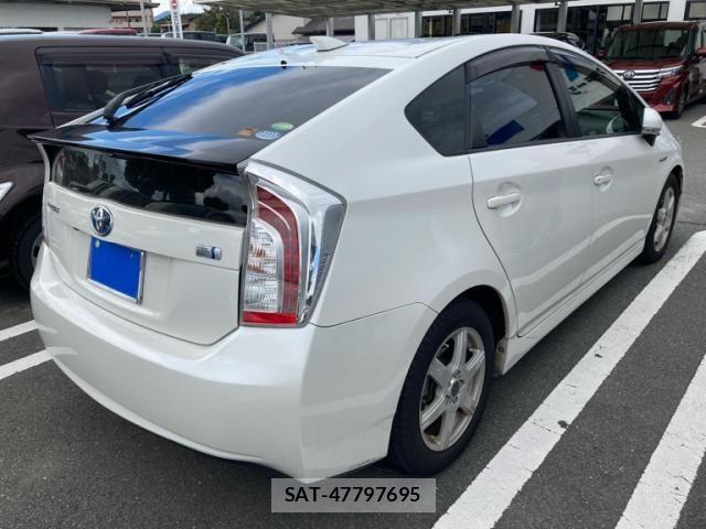 Toyota PRIUS 2013-12 8881673-3