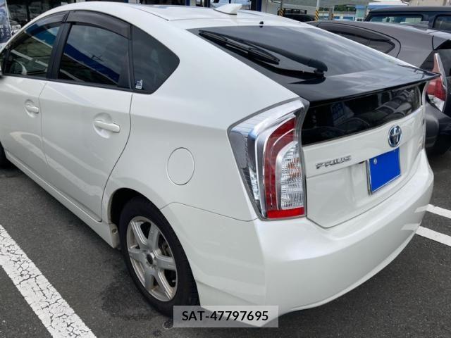 Toyota PRIUS 2013-12 8881673-4