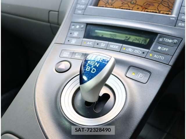 Toyota PRIUS 2009-11 8881652-8