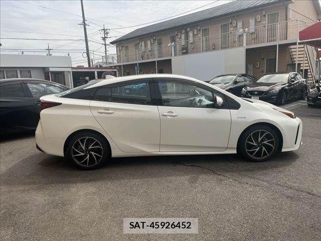 Toyota PRIUS 2019-08 8881620-15