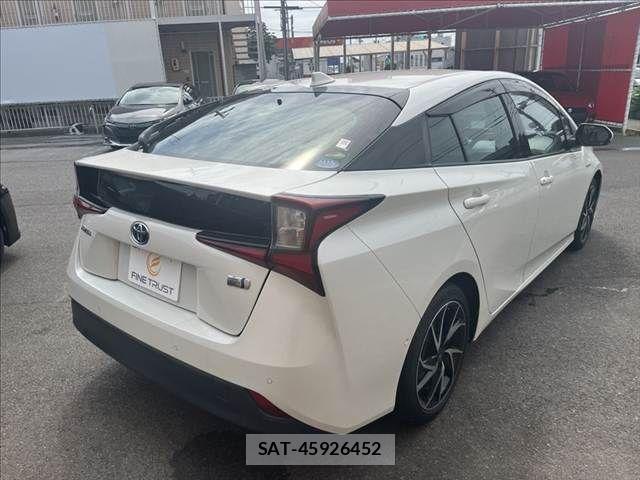 Toyota PRIUS 2019-08 8881620-16