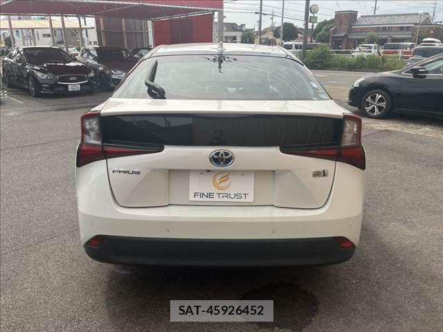 Toyota PRIUS 2019-08 8881620-17
