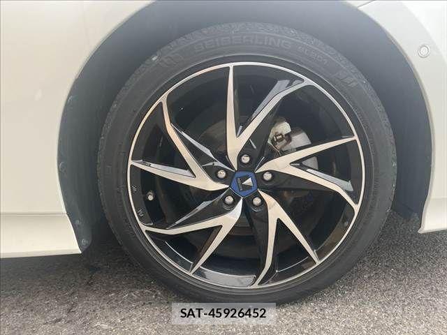 Toyota PRIUS 2019-08 8881620-26