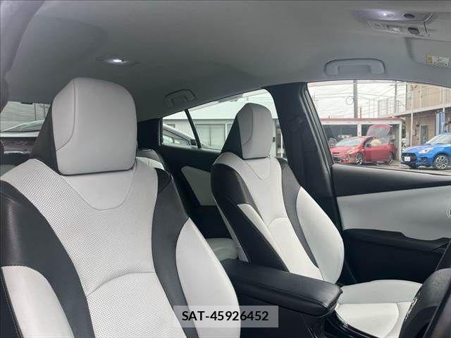 Toyota PRIUS 2019-08 8881620-6