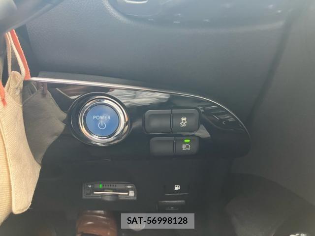 Toyota PRIUS 2017-02 8881649-9