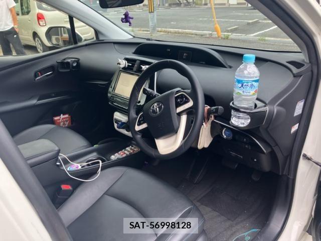 Toyota PRIUS 2017-02 8881649-3