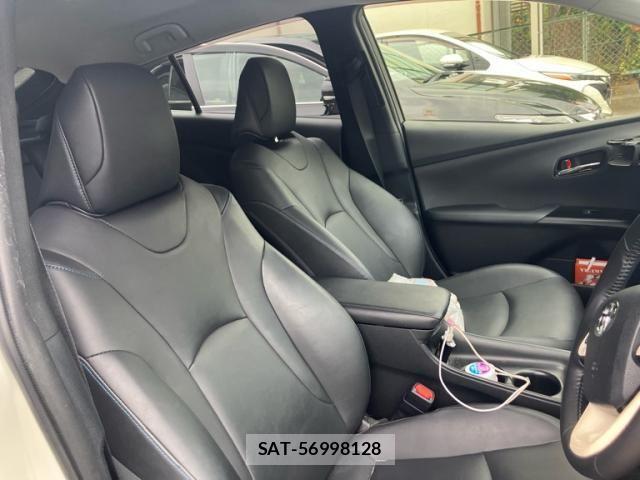 Toyota PRIUS 2017-02 8881649-4