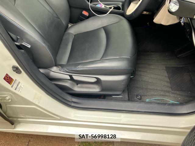 Toyota PRIUS 2017-02 8881649-5