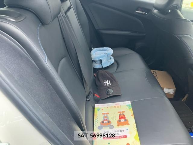 Toyota PRIUS 2017-02 8881649-6
