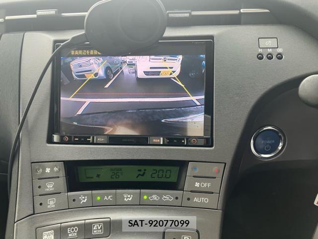 Toyota PRIUS 2015-07 8881662-10