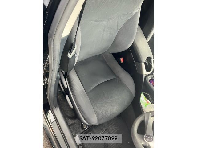 Toyota PRIUS 2015-07 8881662-12