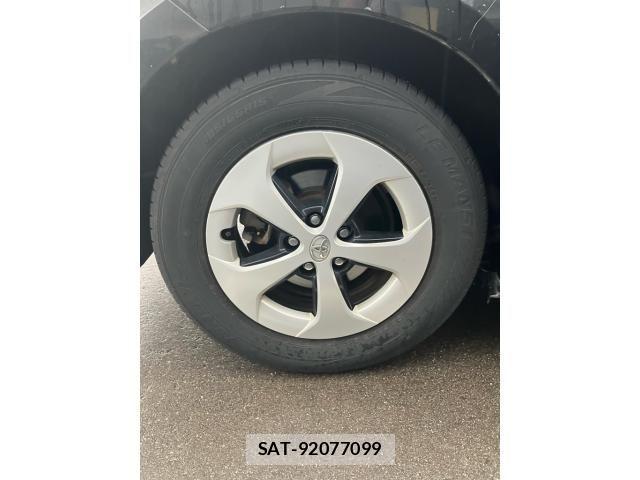 Toyota PRIUS 2015-07 8881662-16