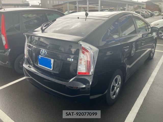 Toyota PRIUS 2015-07 8881662-2