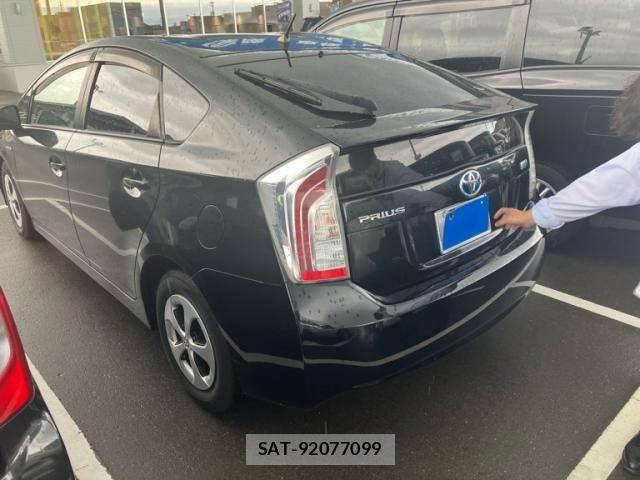 Toyota PRIUS 2015-07 8881662-3