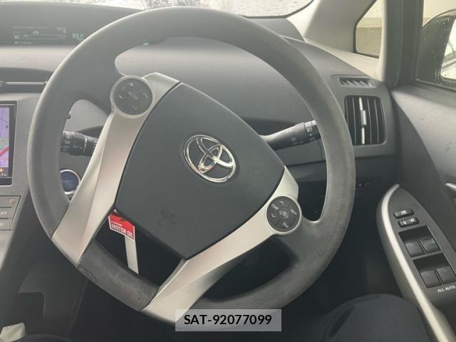 Toyota PRIUS 2015-07 8881662-5