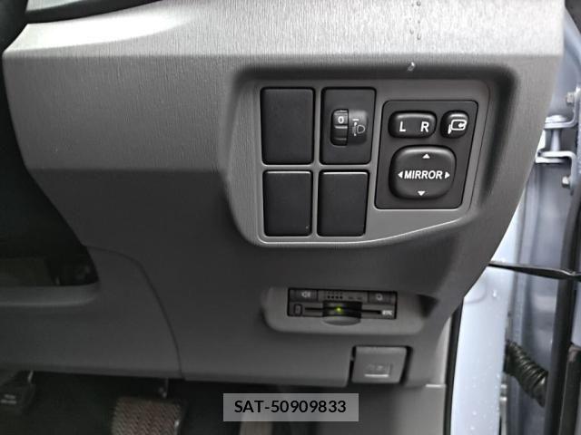 Toyota PRIUS 2010-07 8881642-16