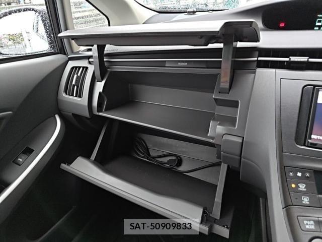 Toyota PRIUS 2010-07 8881642-18