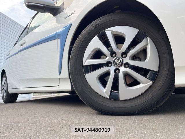 Toyota PRIUS 2015-12 8881640-12