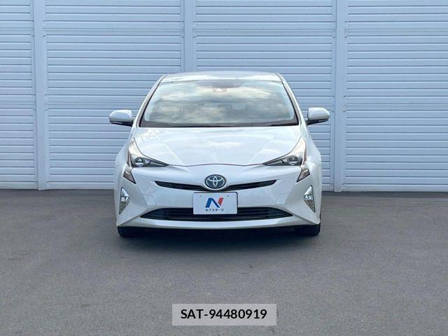 Toyota PRIUS 2015-12 8881640-13