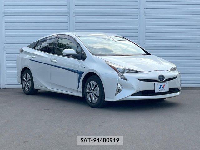Toyota PRIUS 2015-12 8881640-15