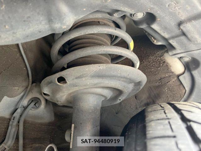Toyota PRIUS 2015-12 8881640-19