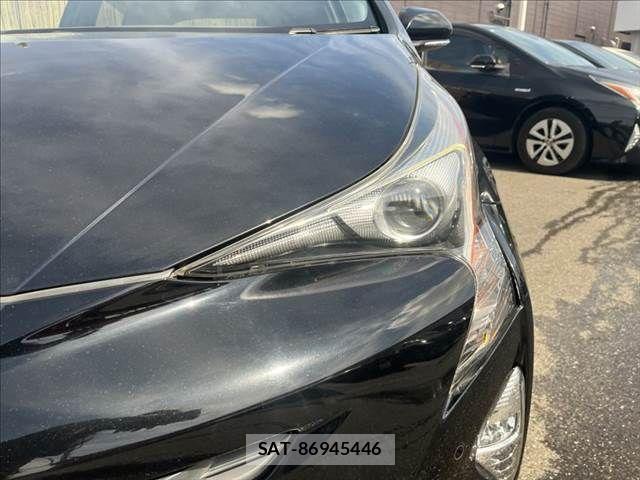 Toyota PRIUS 2016-10 8881612-10