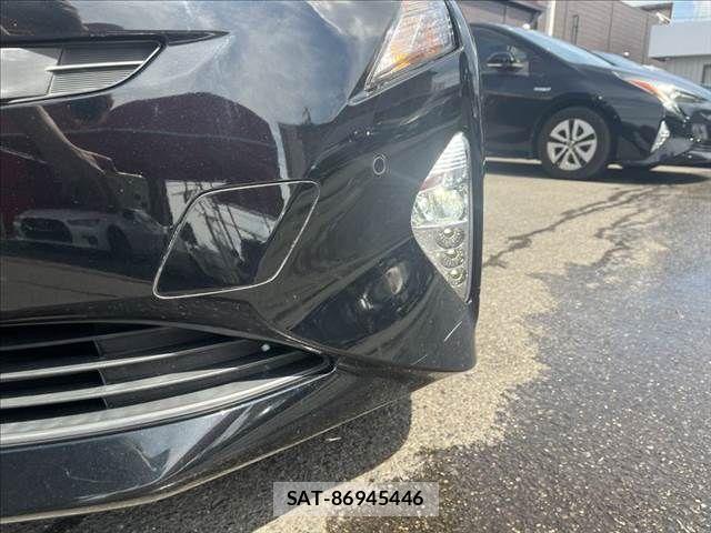 Toyota PRIUS 2016-10 8881612-11