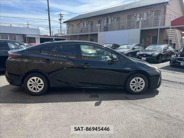 Toyota PRIUS 2016-10 8881612-15