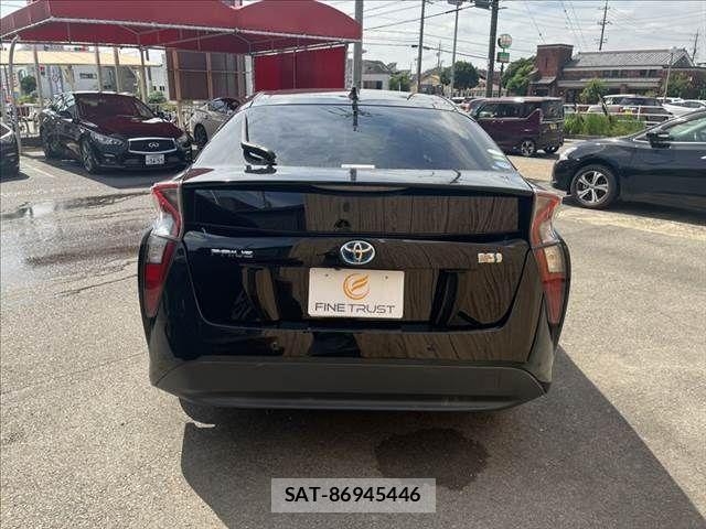 Toyota PRIUS 2016-10 8881612-17