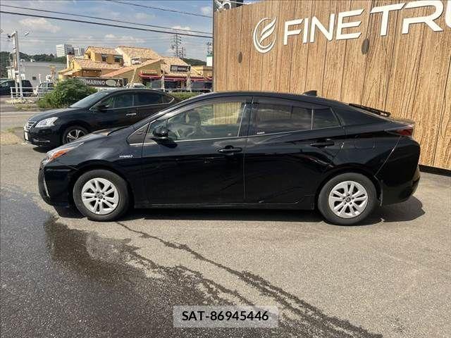 Toyota PRIUS 2016-10 8881612-19