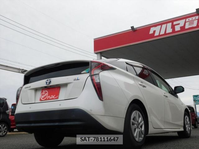 Toyota PRIUS 2017-10 8881639-10