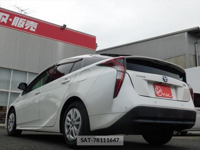 Toyota PRIUS 2017-10 8881639-11