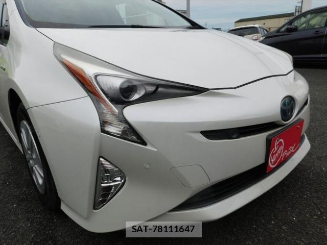 Toyota PRIUS 2017-10 8881639-12
