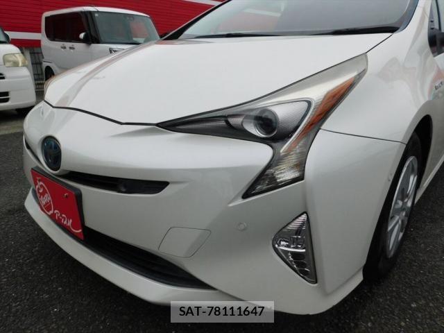 Toyota PRIUS 2017-10 8881639-13