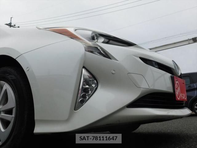 Toyota PRIUS 2017-10 8881639-14