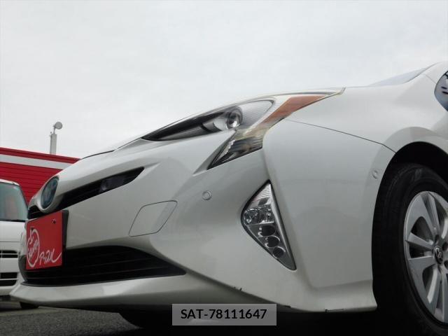 Toyota PRIUS 2017-10 8881639-16