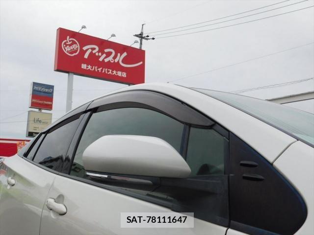 Toyota PRIUS 2017-10 8881639-18