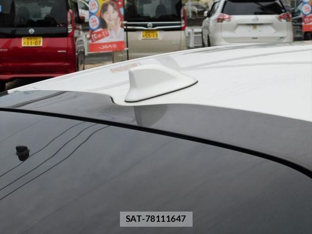 Toyota PRIUS 2017-10 8881639-19