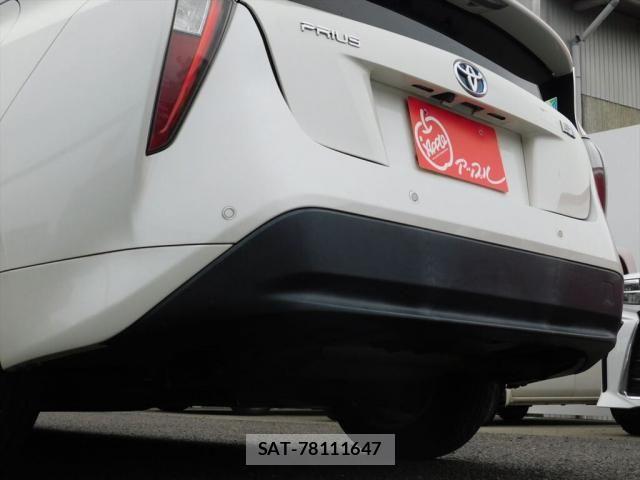 Toyota PRIUS 2017-10 8881639-24