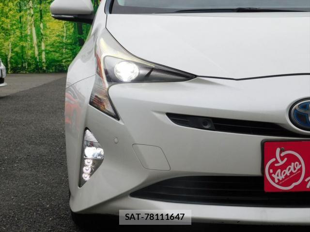 Toyota PRIUS 2017-10 8881639-26