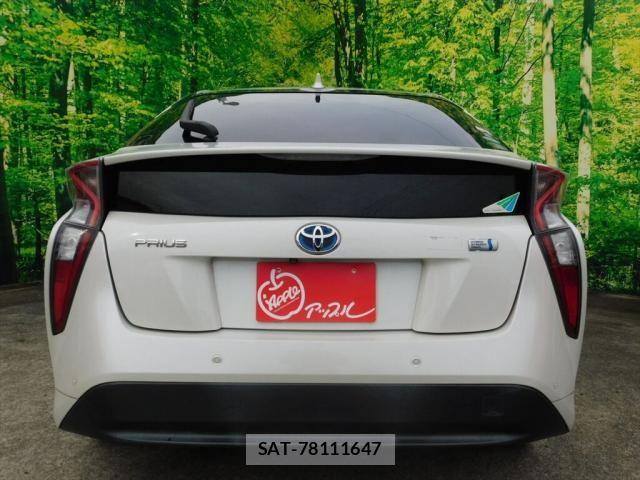 Toyota PRIUS 2017-10 8881639-2