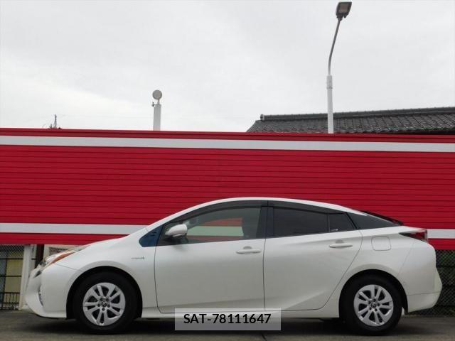 Toyota PRIUS 2017-10 8881639-4
