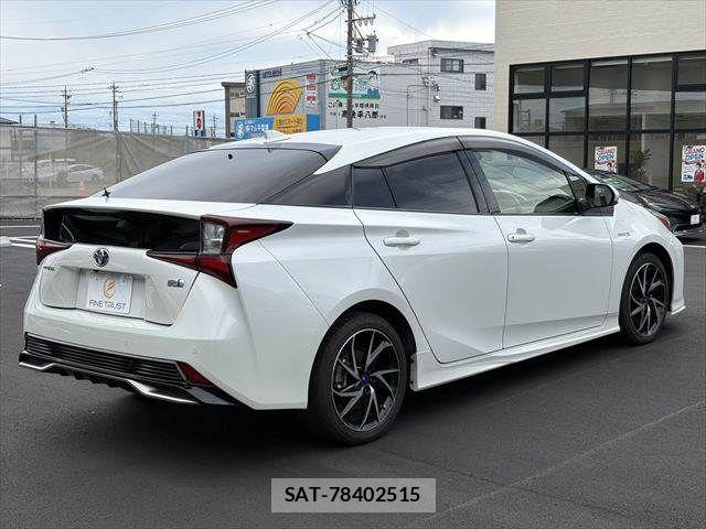 Toyota PRIUS 2019-12 8881609-19